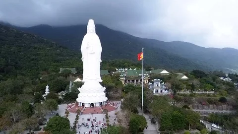 Tượng phật bà quan âm chùa Linh Ứng